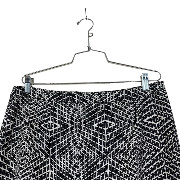Halogen Pencil Skirt Geometric Black White 12 - Picture 3 of 12